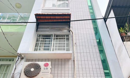 Bán nhà Q4 ngay sát trung tâm q1 gần chợ Bến Thành 5T mới đẹp hẻm 4m thoáng sát mặt tiền chỉ 5,8tỷ