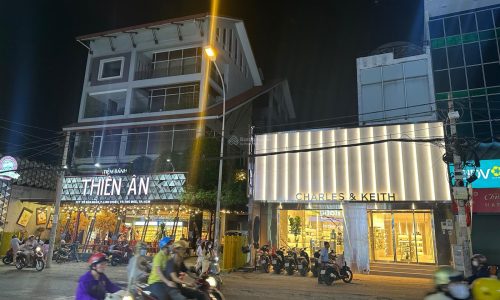 Góc 2 mặt tiền 4 tầng Võ Văn Ngân ngay Vincom, 8.5m*22m=190m2, HĐ thuê 200tr/tháng. Giá bán 45 tỷ