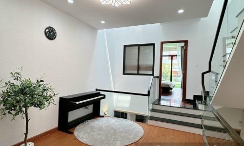 Nhà đẹp, ngang bề thế 106.95m2 (6,9mx15,5m) đường Hồ Hảo Hớn- Cô Giang- Q1, gần trường Văn Lang