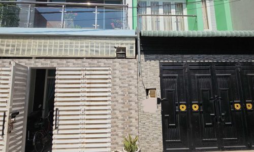 Nhà đẹp hai lầu. Xe hơi đậu cửa. 4,8 tỷ DT hơn 50m2. Cách Phạm Văn Đồng 100m. Kế CC4S Linh Đông