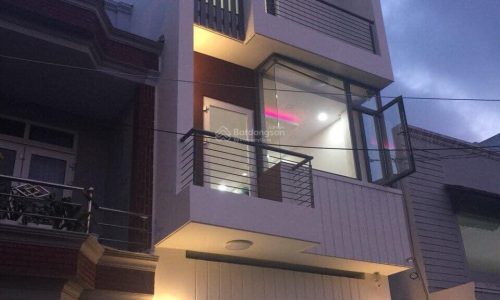 Nhà hẻm lớn 4m ngay Lão Tử, Quận 5 đang cho thuê 21 triệu. 67m2 gần THCS Hồng Bàng