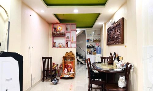 Nhà Q4 không quy hoạch hoàn công 3 tầng 3x15m, Shr vuông vức. Chỉ 5 x tỷ bớt lộc