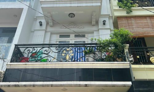 Nhà ngay chợ Hiệp Bình, hẻm xe hơi 7m. Trệt hai lầu tum sân thượng. Sổ hồng hoàn công