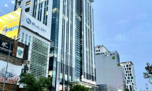 Bán gấp nhà vị trí đẹp MT đường Hoa Lan, Q. PN. DT 4,5x20m, 4 tầng, bán 17.9 tỷ.