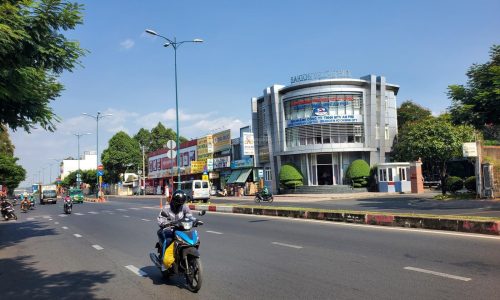 Chính chủ cần nhượng gấp nhà đất ngay Đường Lê Văn Việt DT 270m2 (10x27m). Giá 24 tỷ