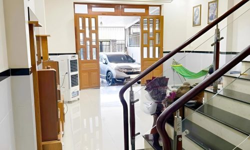 Nhà phố 136m2, 2 tầng, 4 phòng ngủ, gần đường Lã Xuân Oai, Quận 9