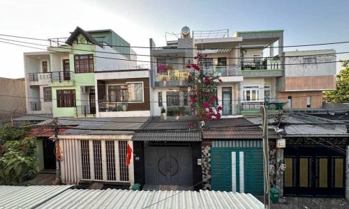 Nhà 3 tầng BTCT, 65m2 (4m x 16m), mặt tiền đường, xe hơi ngủ trong nhà, nhỉnh 5 tỷ